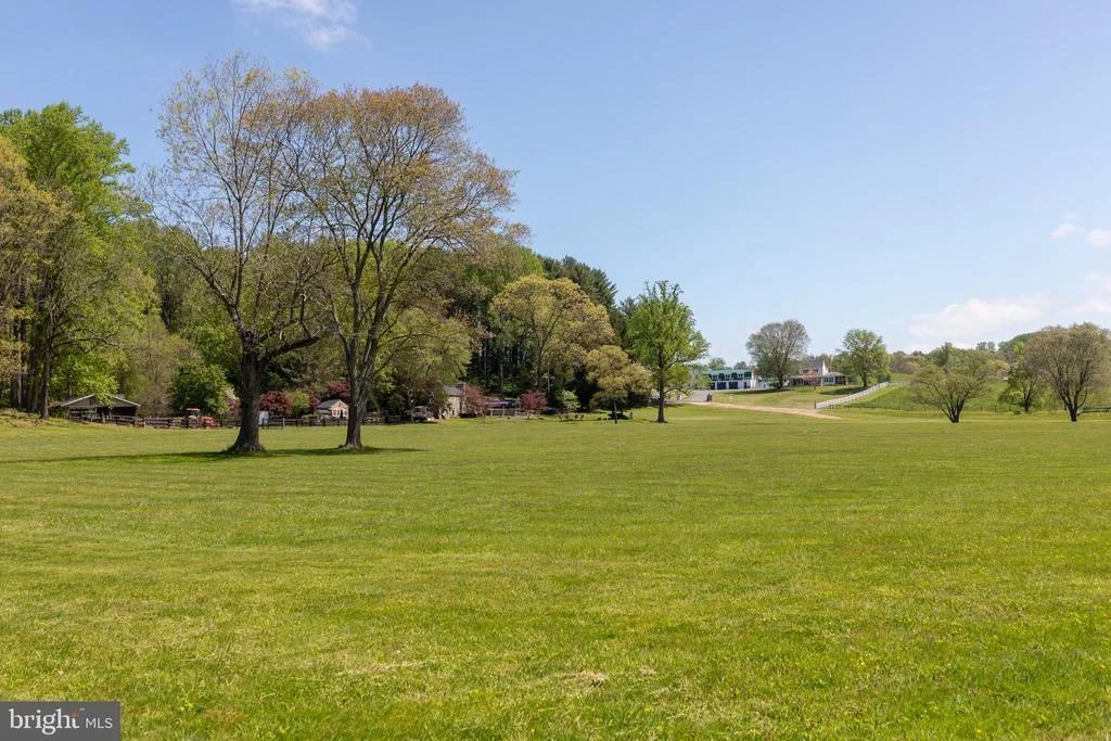 Photo of 2310 PUTNAM ROAD