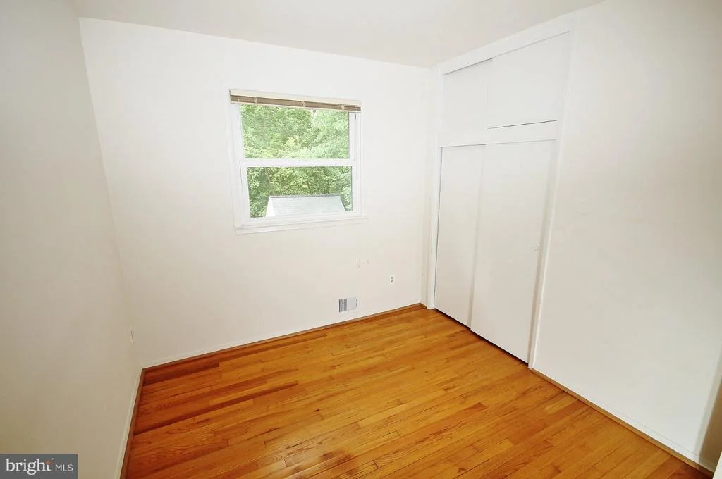 Photo of 5504 INVERCHAPEL ROAD