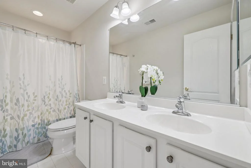 Photo of 1702 FIELDBROOK LANE