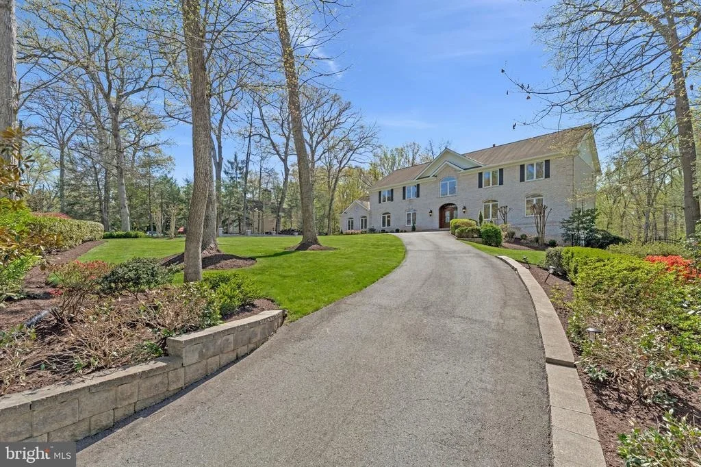 Photo of 8611 BROOK ROAD