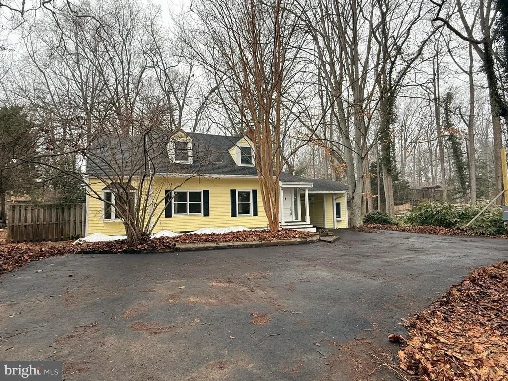 Photo of 8620 FALLS ROAD