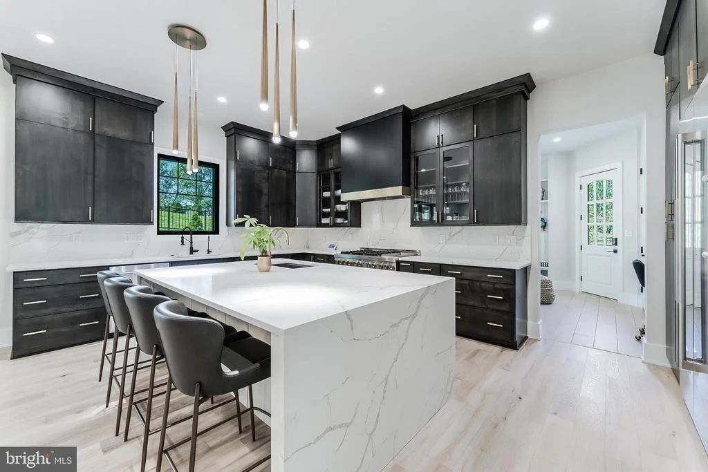 Photo of 952 WALKER ROAD