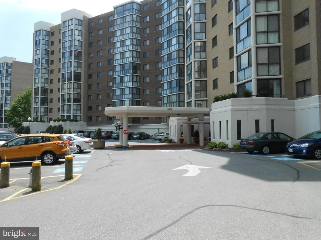 Photo of Unit 3920 at 15115 INTERLACHEN DRIVE