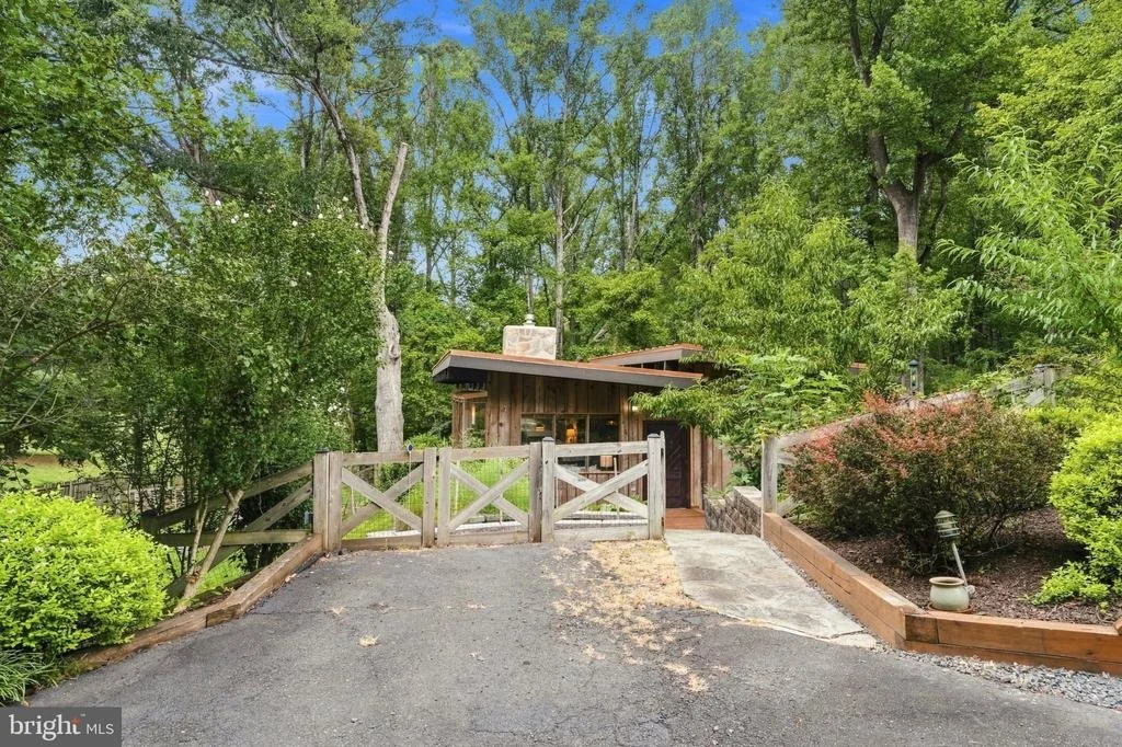 Photo of 7221 CLIFTON ROAD