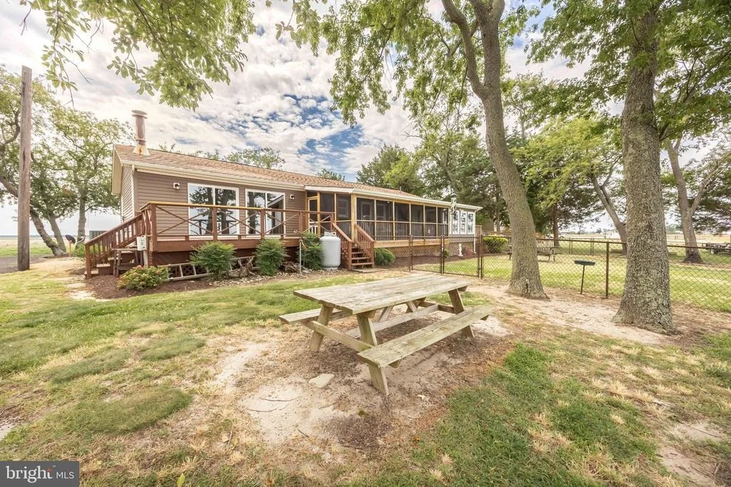 Photo of 7940 RIVERVIEW ROAD