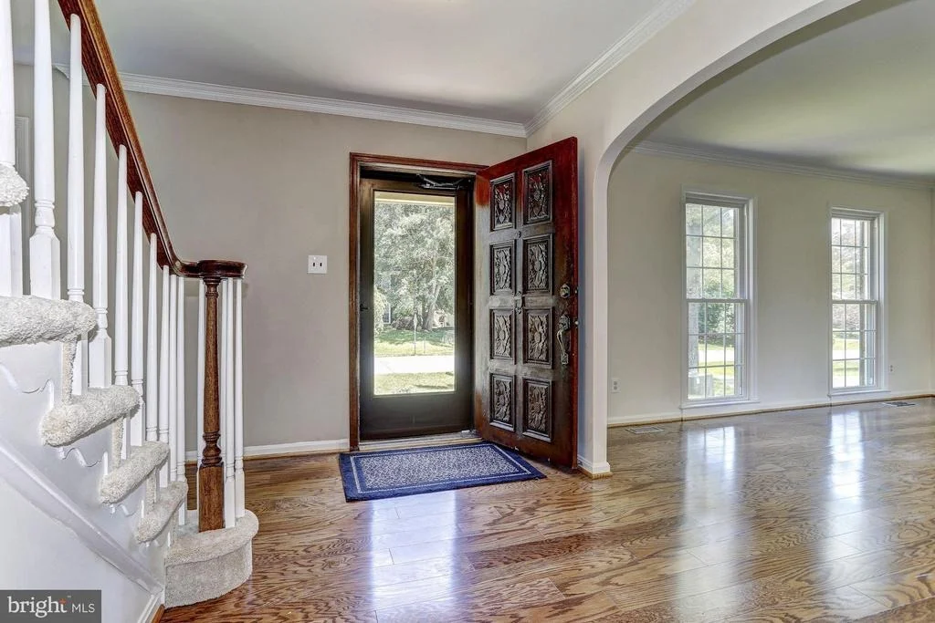 Photo of 18312 QUEEN ELIZABETH DRIVE