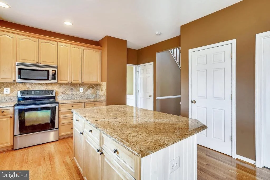 Photo of 2240 W GREENLEAF DRIVE