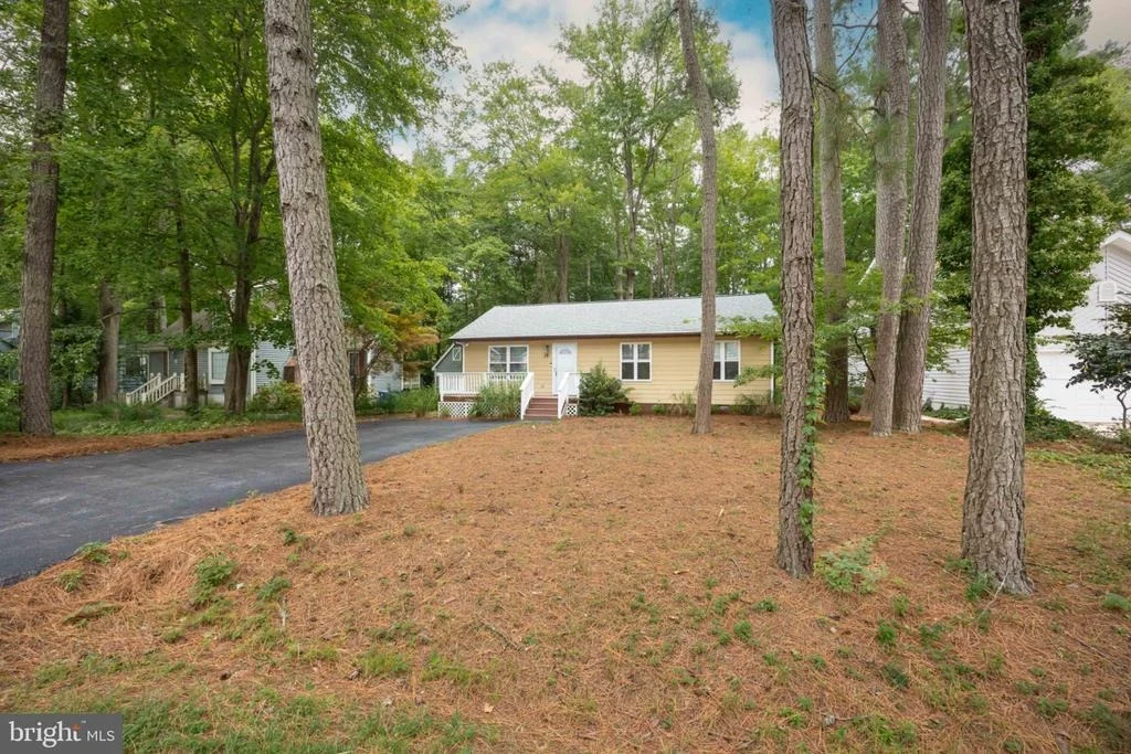 Photo of 38 FAIRWAY LANE