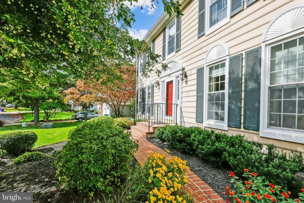 Photo of 9905 MAINSAIL DRIVE