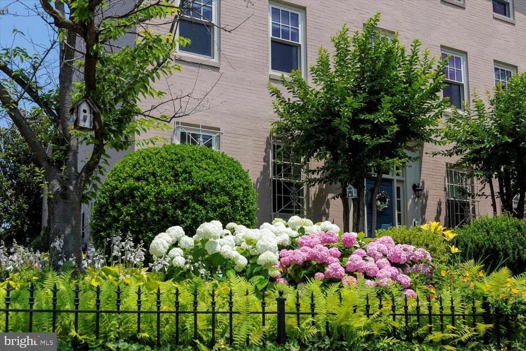 Photo of 600 G STREET SE