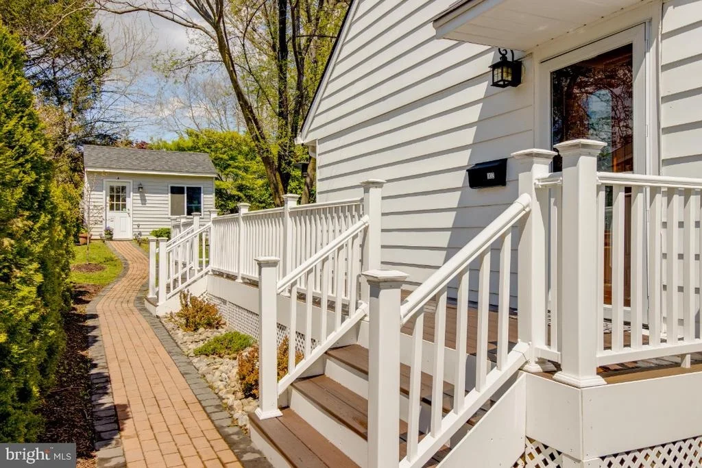 Photo of 903 ROBIN ROAD