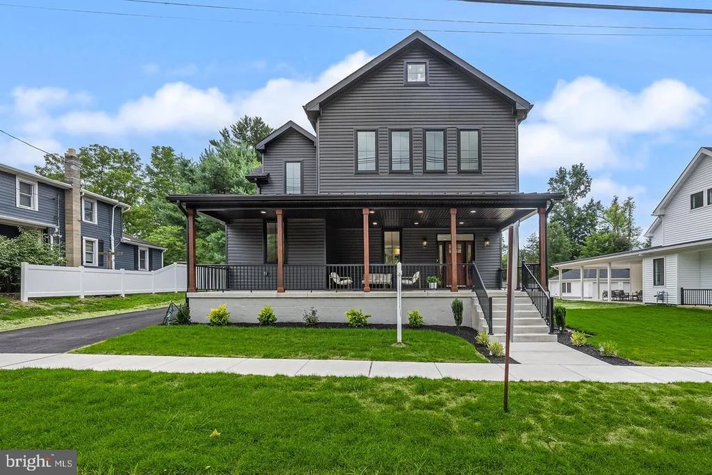 Photo of 8 CHAPEL AVE