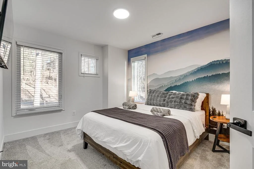 Photo of 1355 GREENVIEW DRIVE