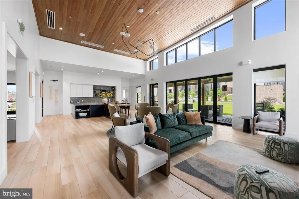 Photo of 43556 CENTERGATE DRIVE