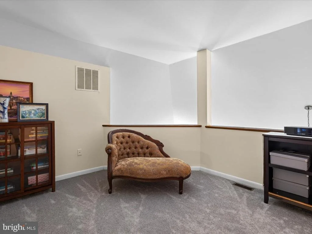 Photo of 15058 HOLLEYSIDE DRIVE
