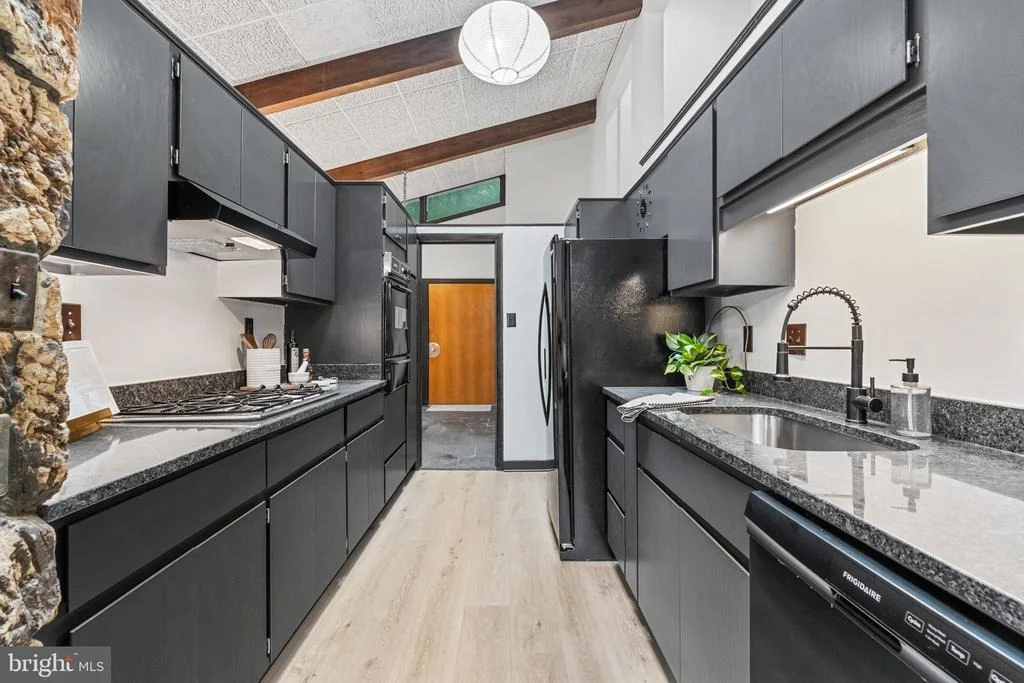 Photo of 6422 QUINN ROAD