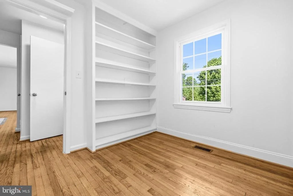 Photo of 10705 OAK PLACE
