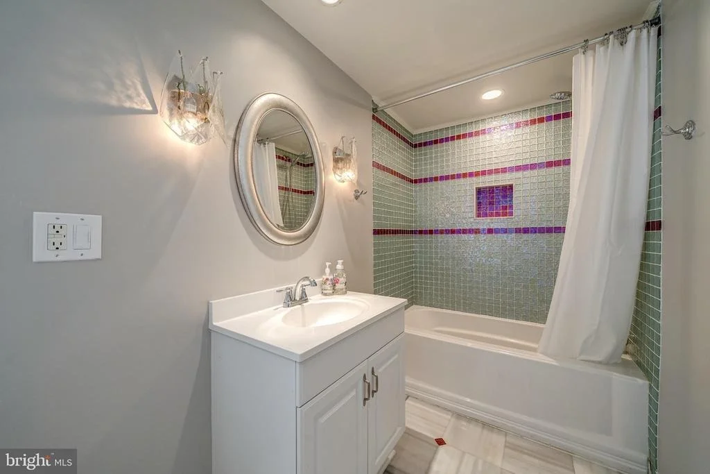 Photo of 6202 NETHERCOMBE COURT