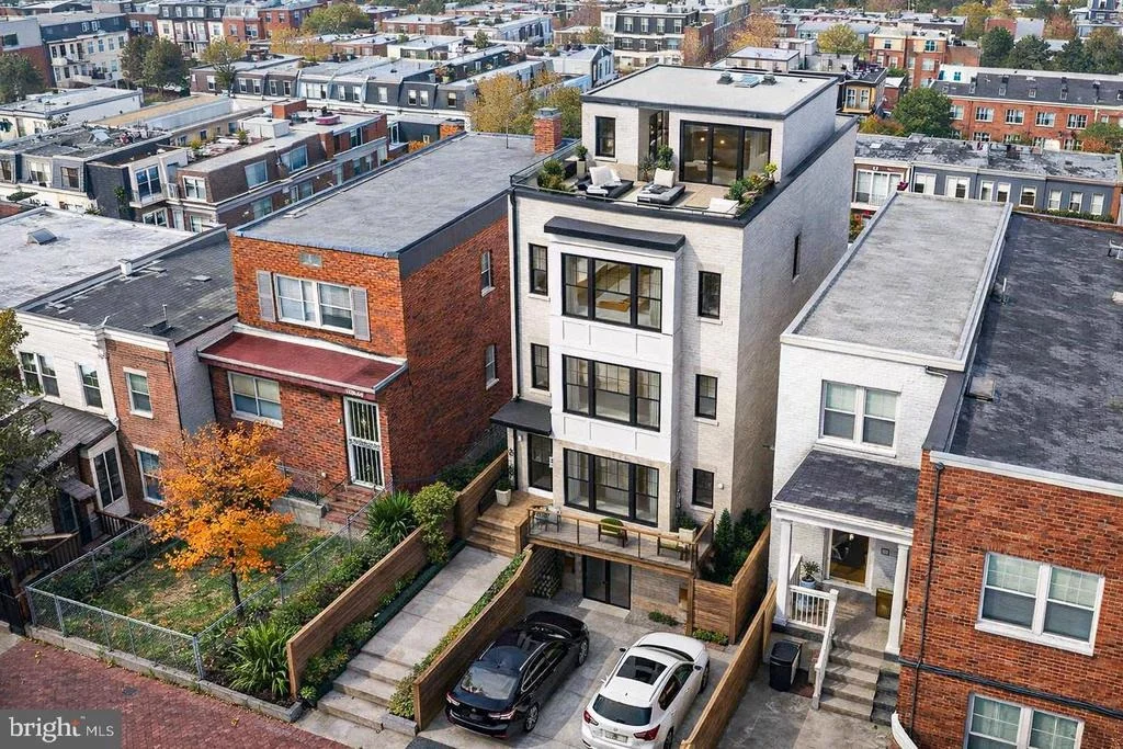 Photo of 1018 4TH STREET NE