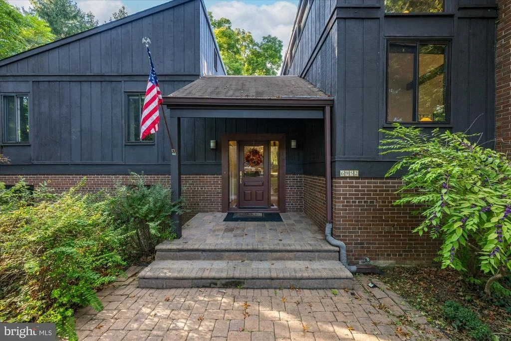 Photo of 6952 DUNCRAIG COURT