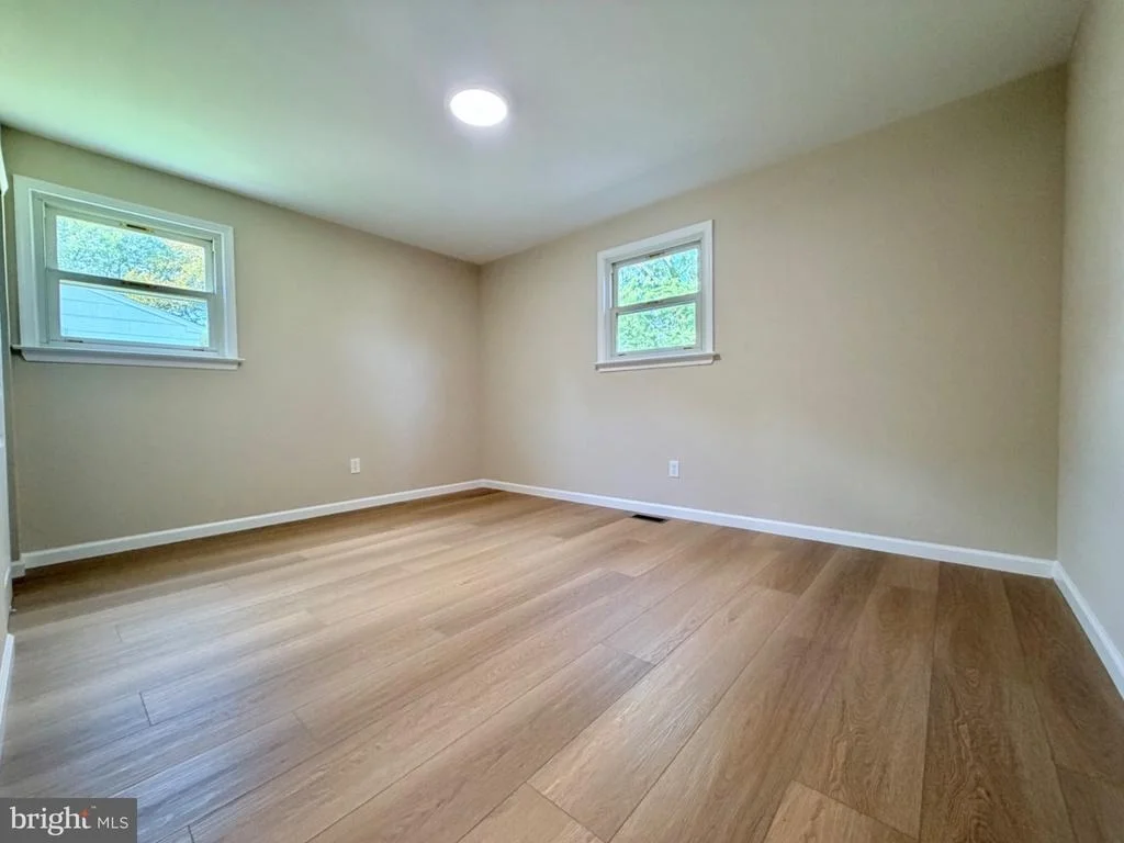 Photo of 806 SUNSET DRIVE