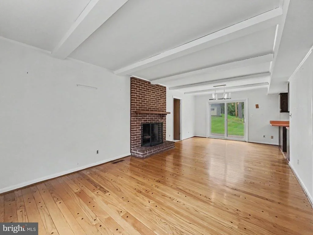 Photo of 1318 DENBY ROAD