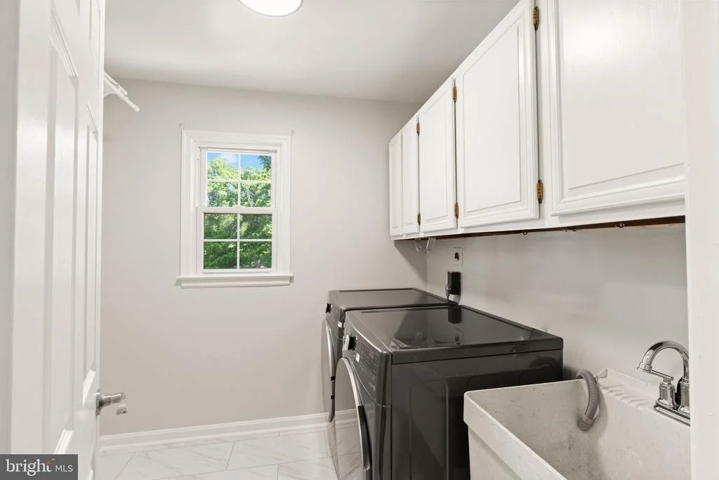 Photo of 2037 DURAND DRIVE