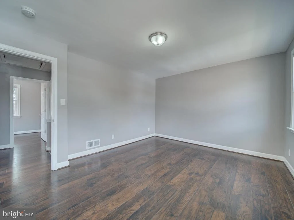 Photo of 2407 SAINT CLAIR DRIVE