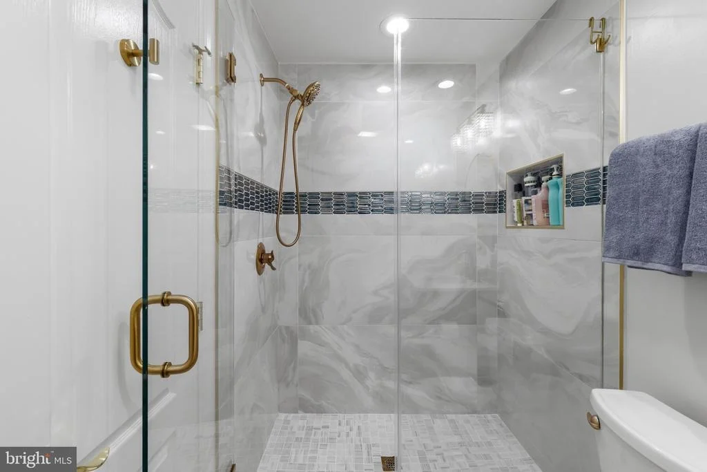 Photo of 575 LAUREL ROAD