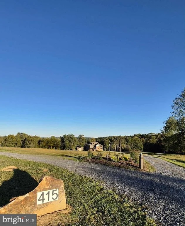 Photo of 415 NAZELROD ROAD