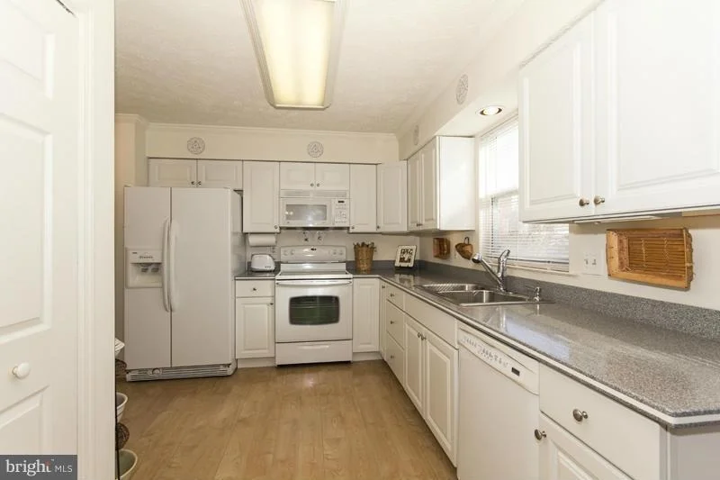 Photo of 10941 HILLTOP LANE