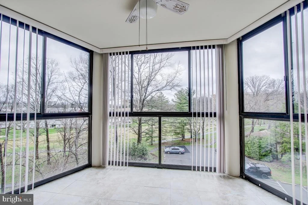 Photo of Unit 1422 at 15101 INTERLACHEN DRIVE
