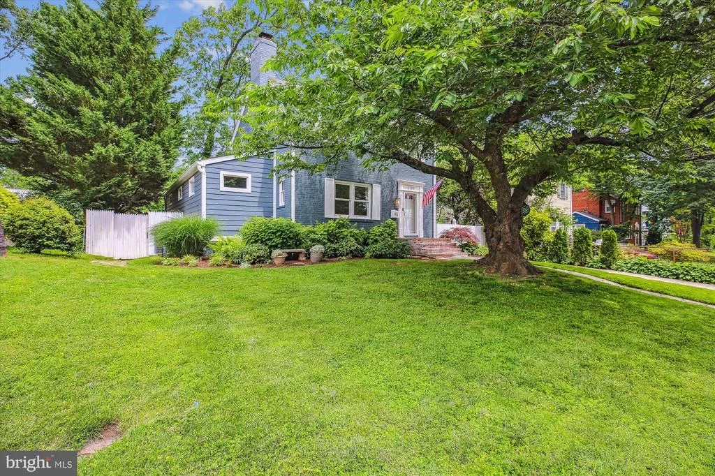 Photo of 2709 EMMET ROAD