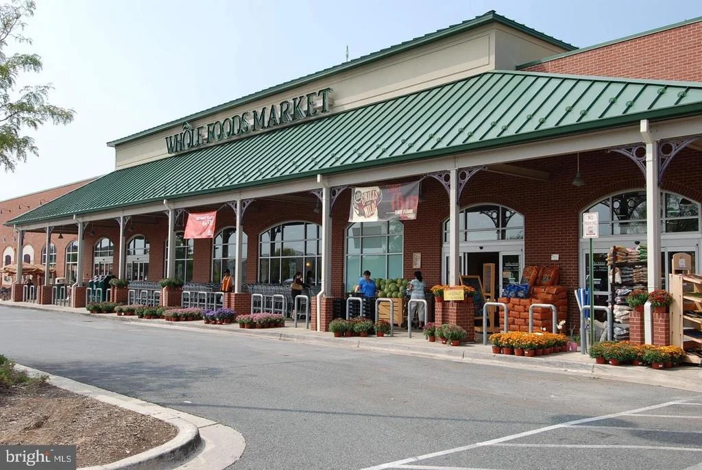 Photo of 465 TSCHIFFELY SQUARE ROAD