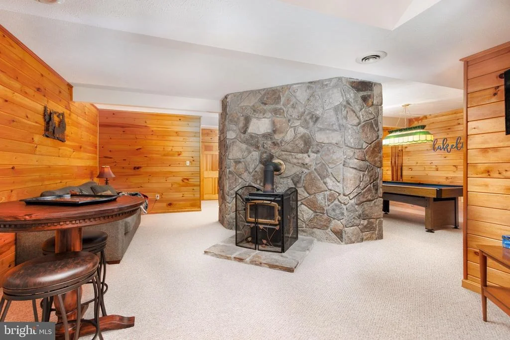 Photo of 925 PINE TREE POINT ROAD