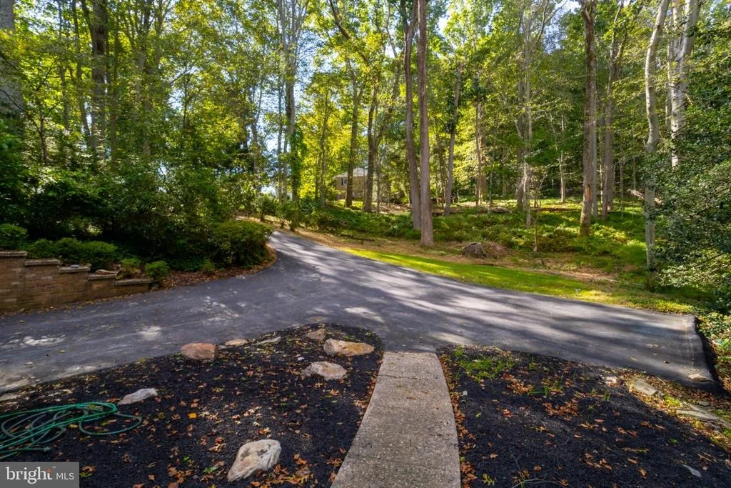Photo of 2010 FALLSGROVE WAY