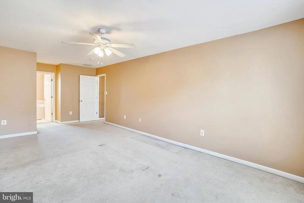 Photo of 2240 W GREENLEAF DRIVE