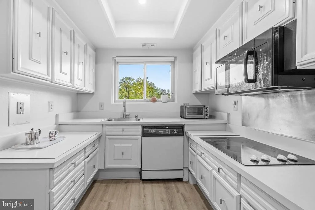Photo of Unit 32F at 3590 GLENEAGLES DRIVE