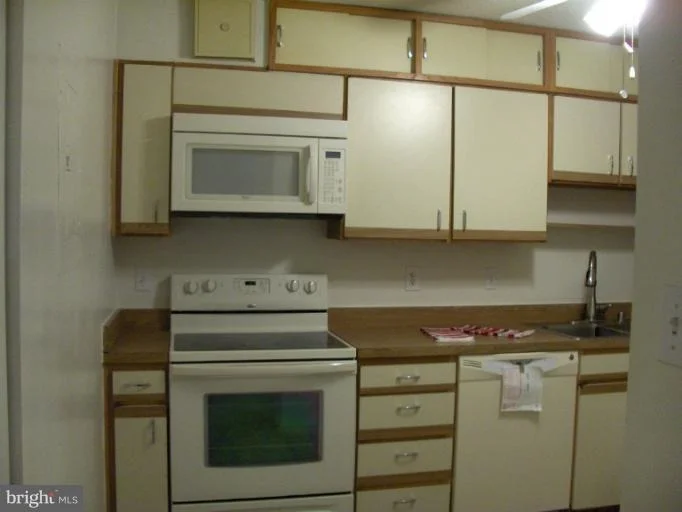 Photo of Unit 2115 at 15107 INTERLACHEN DRIVE