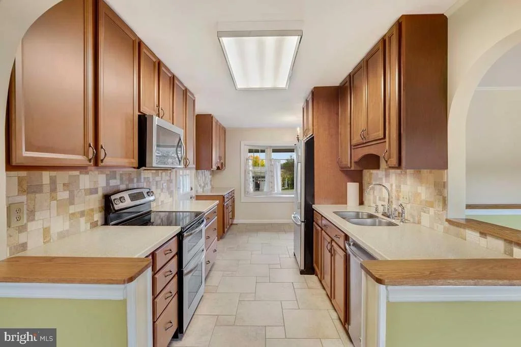 Photo of 12503 LEE HILL DRIVE