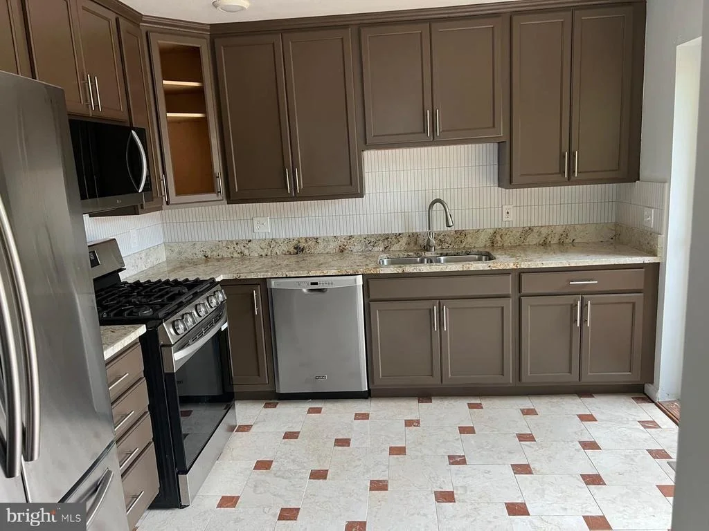 Photo of 6809 BRADDOCK ROAD