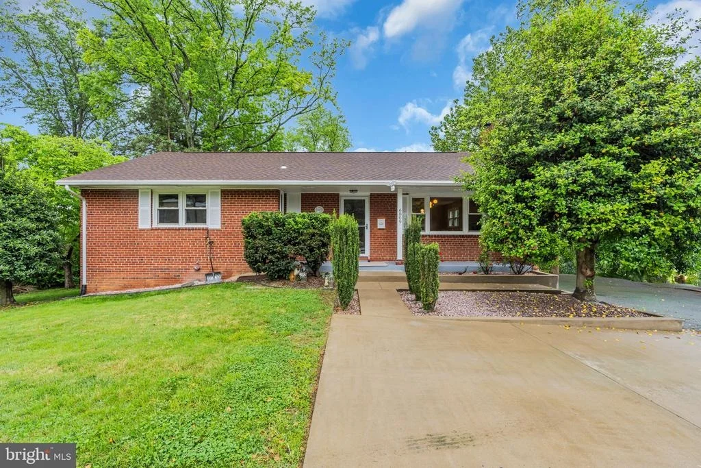 Photo of 6809 BRADDOCK ROAD