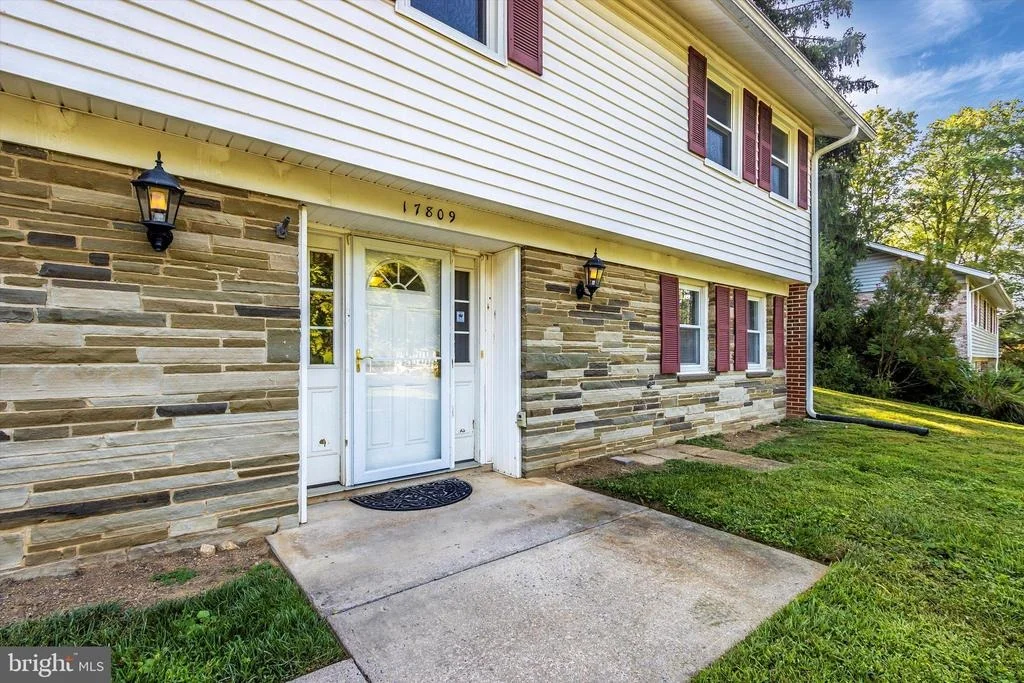 Photo of 17809 PARK MILL DRIVE