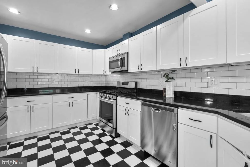 Photo of 822 LOXFORD TERRACE