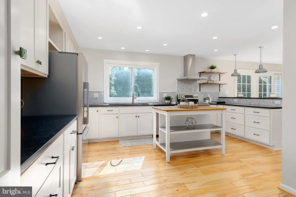 Photo of 8613 HOLLOW ROAD