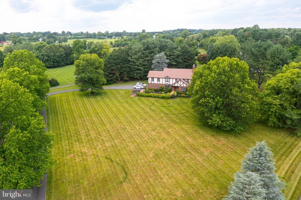 Photo of 2300 KINGS ARMS DRIVE