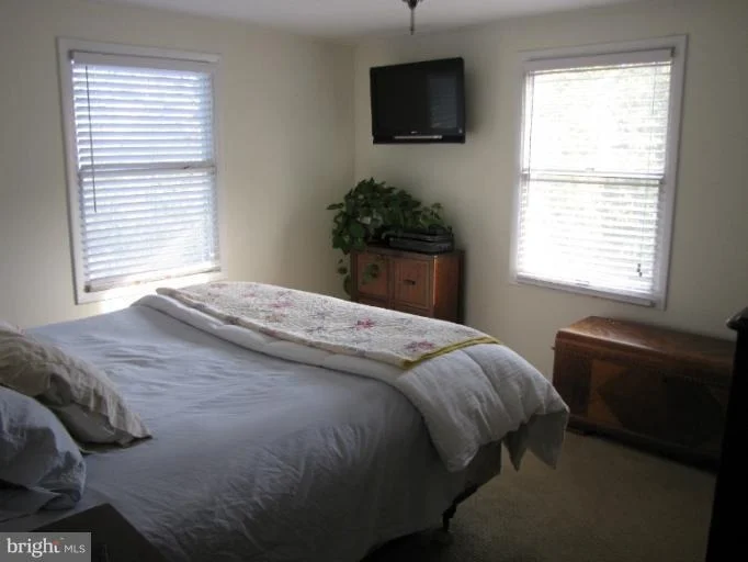 Photo of 27 E STREET E