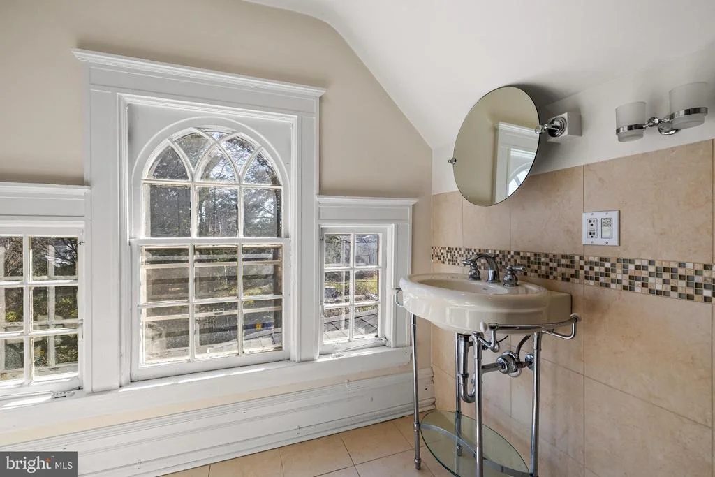 Photo of 225 HAWTHORNE ROAD