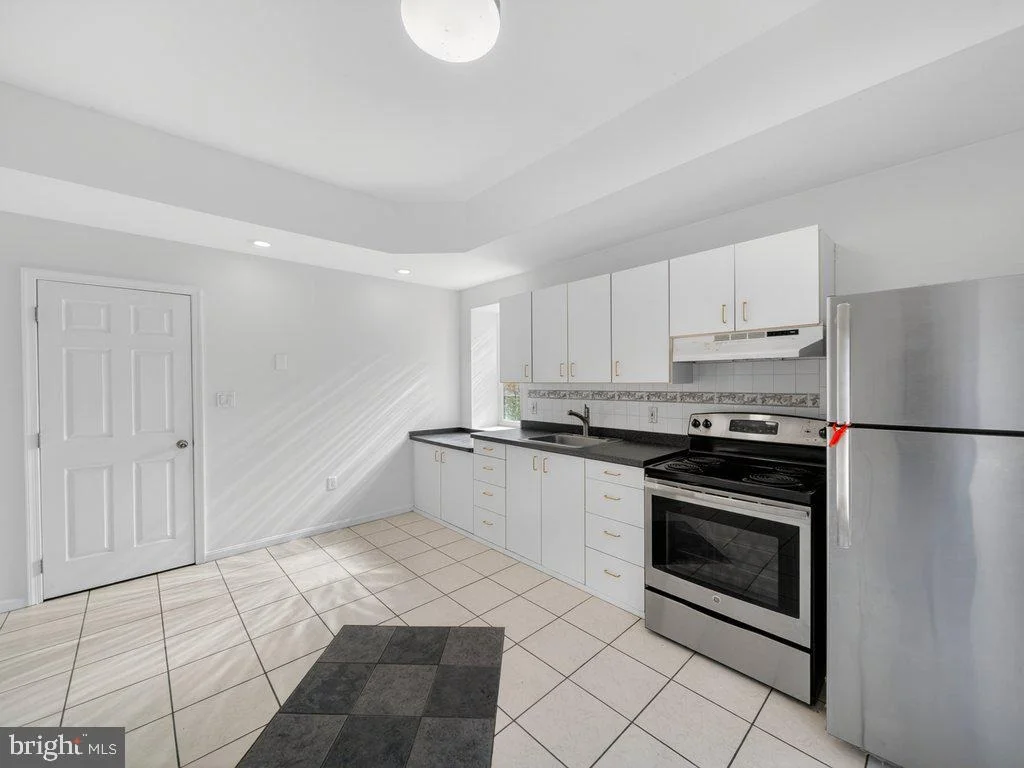 Photo of 9290 BAKER STREET