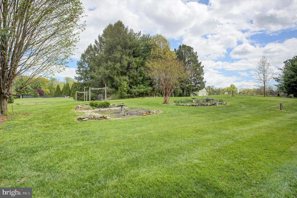 Photo of 8001 MAPLEVILLE ROAD